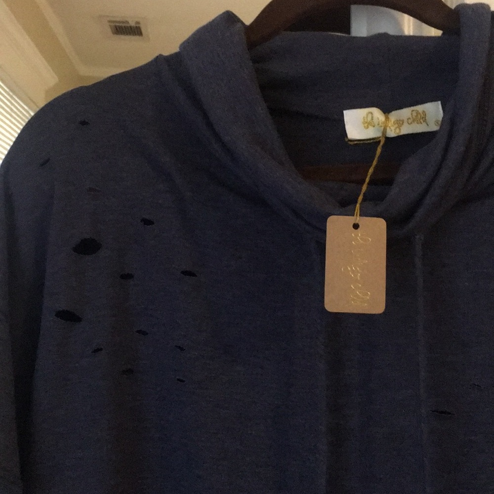 Distressed pullover - Picture 3 of 3